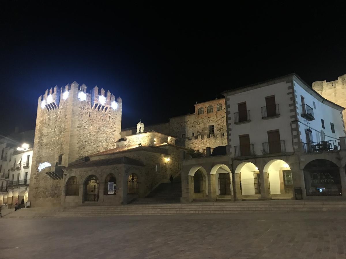 Adama Apartamento Turistico Caceres Exterior photo