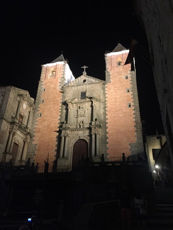 Adama Apartamento Turistico Caceres Exterior photo
