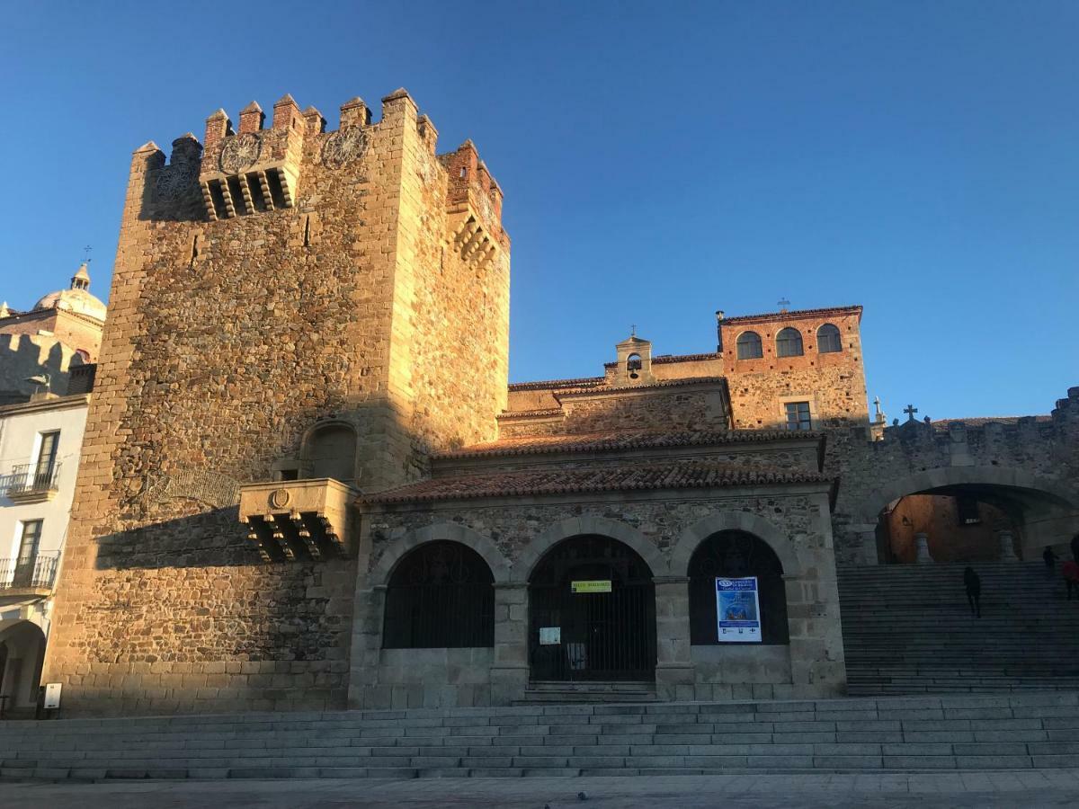 Adama Apartamento Turistico Caceres Exterior photo