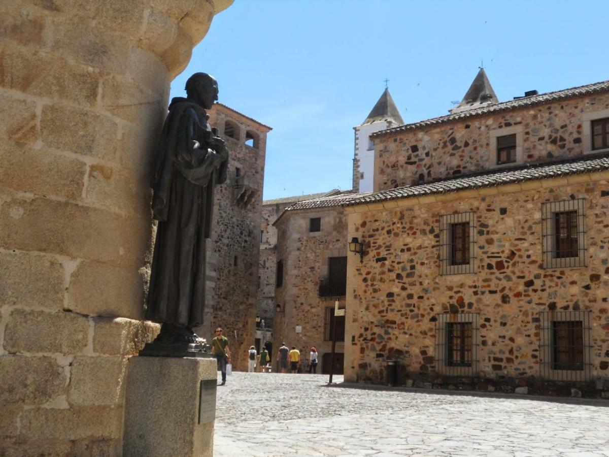 Adama Apartamento Turistico Caceres Exterior photo